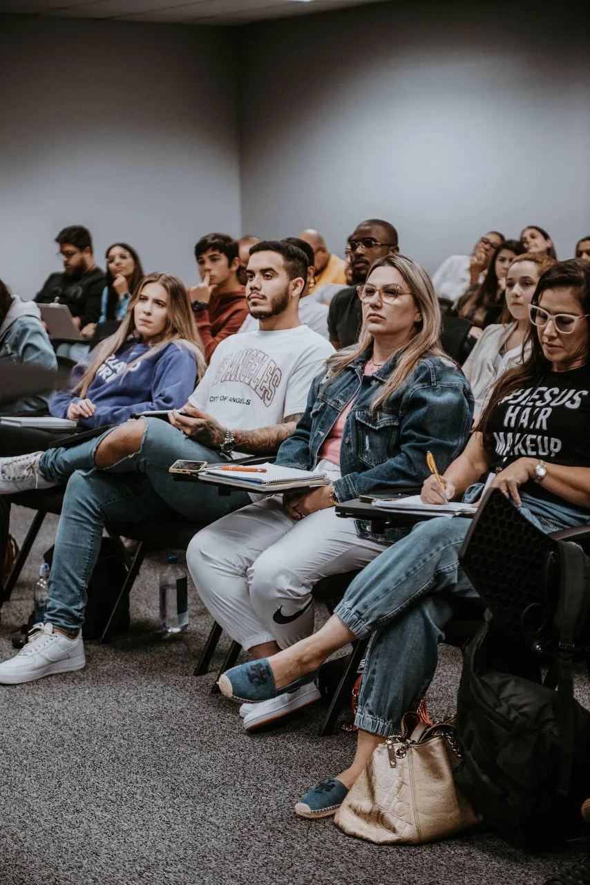 Alunos do Carisma durante uma aula